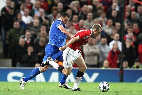 A Battle at Old Trafford: McCulloch vs Fletcher - UEFA Champions League Showdown: 0-0 Stalemate