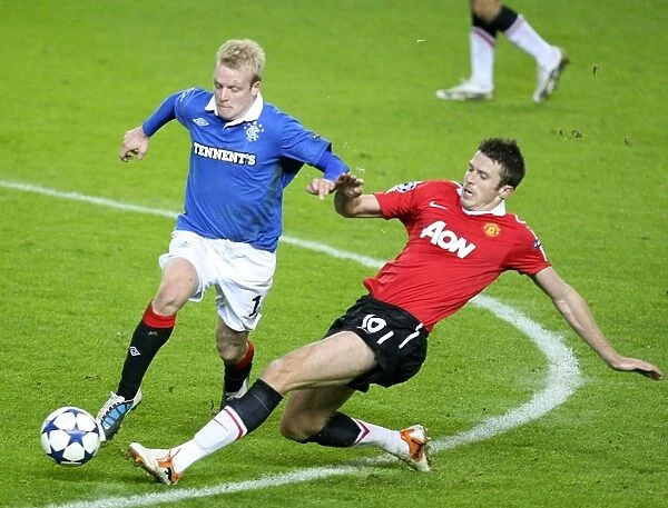 Carrick vs Naismith: A Champions League Clash for Ball Supremacy (Rangers 0-1 Manchester United)