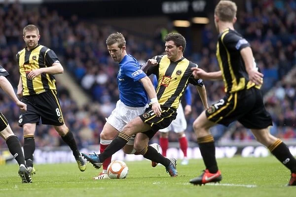 David Templeton vs. Kevin McDonald: A Fierce Rivalry Unfolds in Rangers vs. Berwick Rangers Scottish Third Division Clash at Ibrox Stadium (1-0)