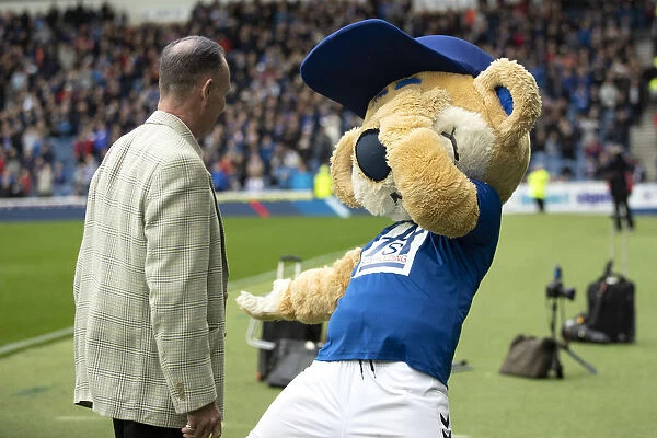 Gascoigne's Shocking Half-Time Headbutt of Broxi Bear: A Memorable Moment from Rangers 5-0 Victory