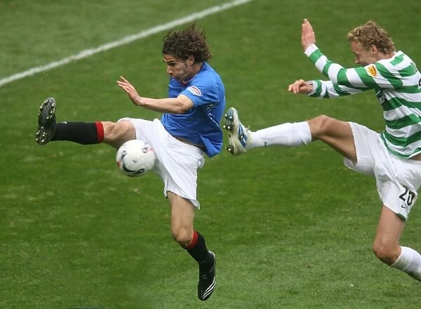 Intense Ibrox Rivalry: Cuellar vs. Jarosik in Rangers 3-0 Victory over Celtic (Clydesdale Bank Premier League)