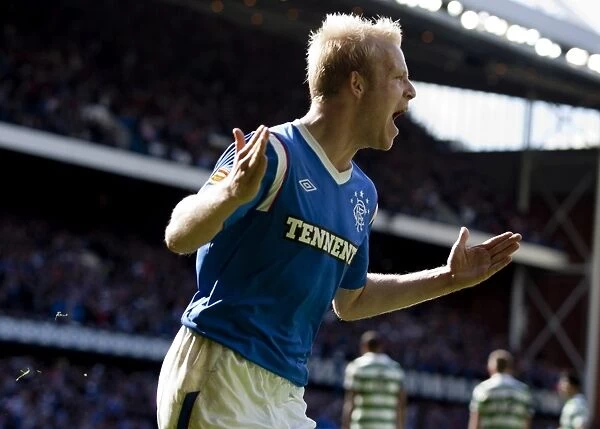 Naismith's Dramatic Strike: Rangers 4-2 Celtic in SPL Thriller at Ibrox