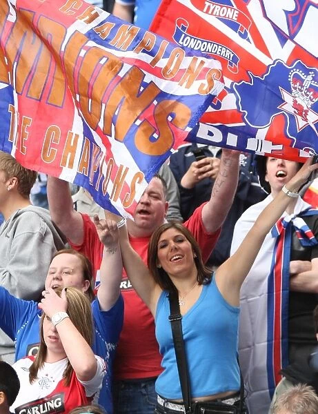 Rangers Fans celebrates winning the league