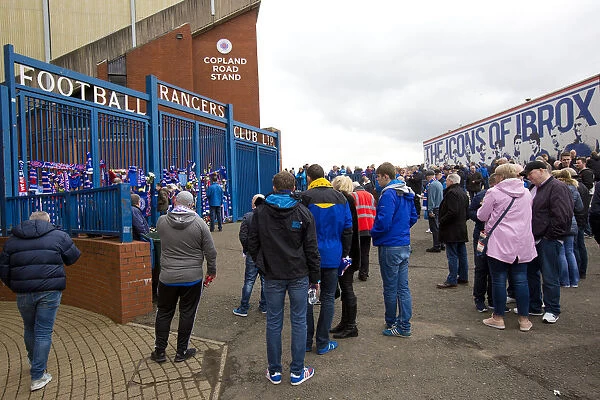 Rangers Fans Honor Ray Wilkins: Tribute at Ibrox Stadium During Scottish Cup Victory (Ladbrokes Premiership: Rangers vs Dundee)