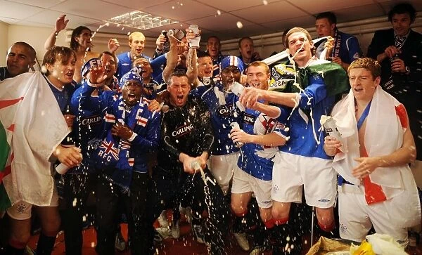 Rangers FC: 2008-09 Scottish Premiership Champions - Celebrating at Tannadice Park