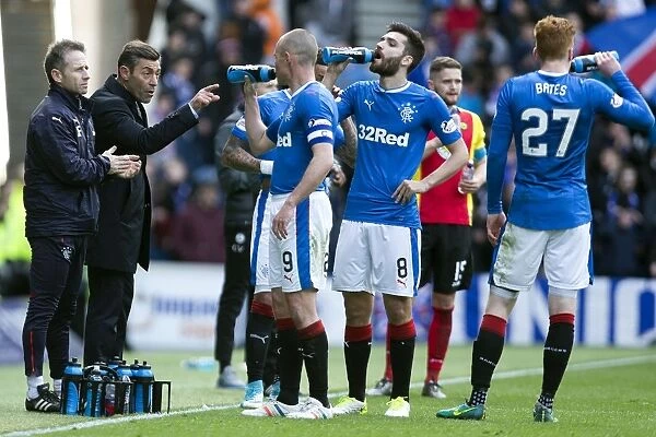 Rangers FC: Pedro Caixinha Gives Instructions to Players at Ibrox Stadium (Ladbrokes Premiership)