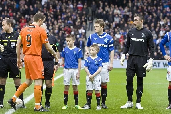 Rangers FC vs Dundee United: Stevens Davis Overshadowed by Mascots as Dundee United Takes 2-0 Lead at Ibrox Stadium