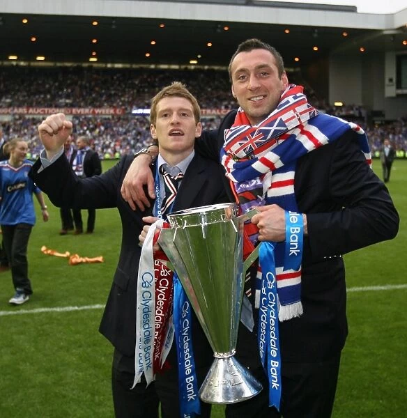Rangers Football Club: 2008-09 Clydesdale Bank Premier League Champions - Allan McGregor and Steven Davis with the Championship Trophy