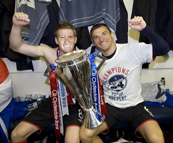 Rangers Football Club: Champions League Bound - Davis and McCulloch's Emotional Moment in the Dressing Room (Kilmarnock v Rangers, SPL 2010-11)