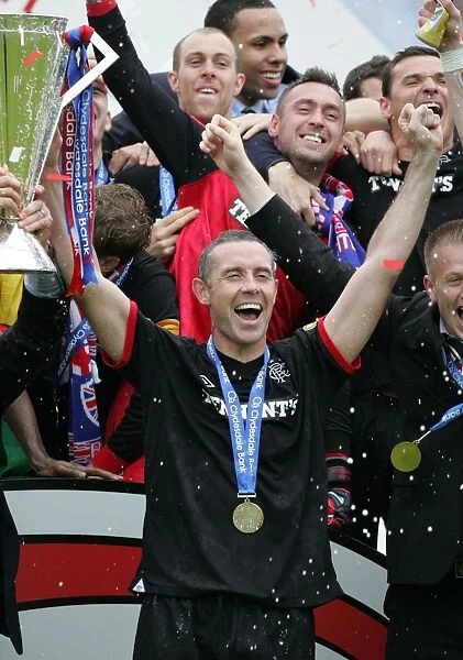 Rangers Football Club: David Weir's Triumph - Lifting the Scottish Premier League Trophy (2010-11)