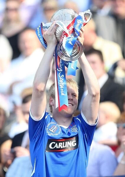 Rangers Football Club: Steven Naismith Lifts the Homecoming Scottish Cup - Champions 2009