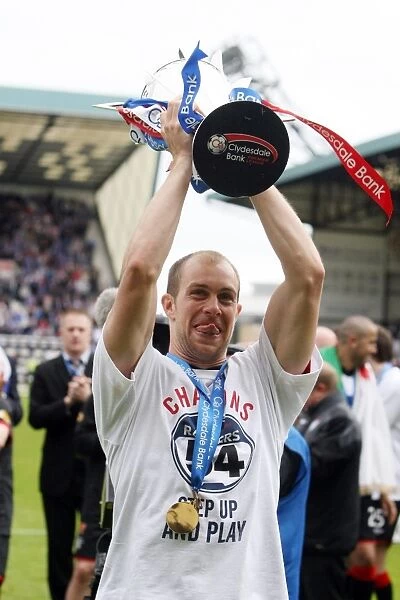 Rangers Football Club: Steven Whittaker's SPL Championship Victory Celebration (2010-11)