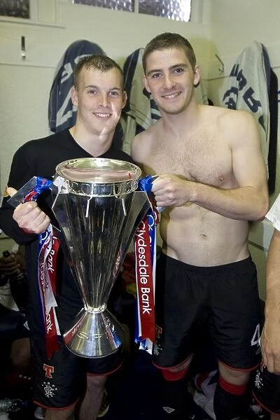 Rangers Football Club: Wylde and Hutton's Emotional Dressing Room Celebration - SPL Champions 2010-11