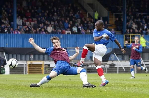 Rangers Sone Aluko Stands Firm Against Linfield's David Armstrong: Rangers 2-0 Upper Hand at Windsor Park