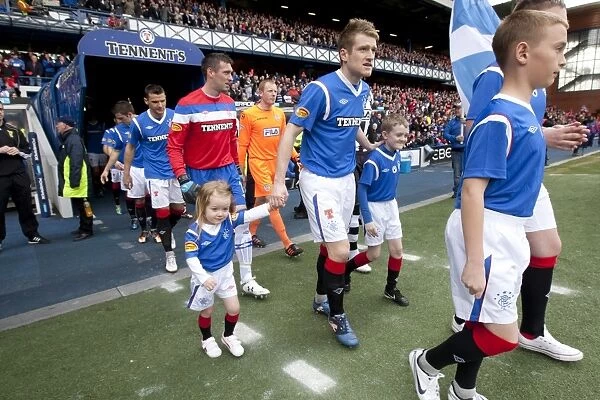 Rangers Steven Davis Leads Team Out with Mascots: 3-1 Win over St. Mirren