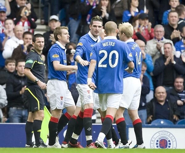 Rangers Steven Davis Scores Stunner: 4-1 Win Over Motherwell in Scottish Premier League