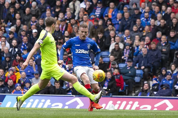 Rangers Steven Davis Sets Up Jermain Defoe's Goal: Scottish Premiership Clash Against Hibernian at Ibrox Stadium