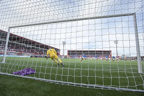 Rangers Tavernier Scores Dramatic Penalty at Hamilton's Hope Stadium (Scottish Premiership)