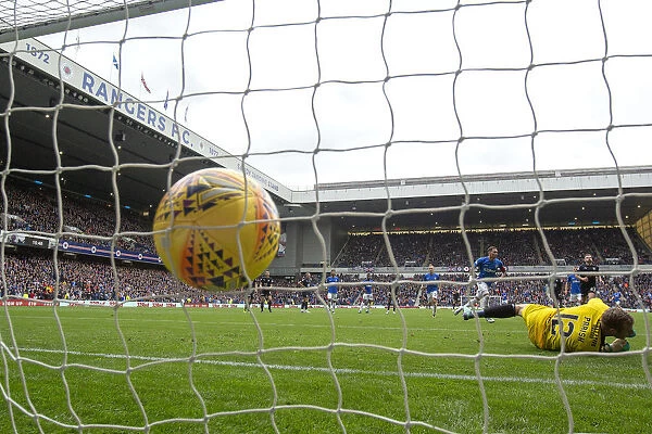 Rangers Tavernier Scores Thrilling Third Goal in Ibrox Showdown (Scottish Premiership 2023)