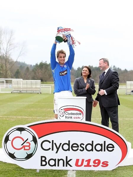 Rangers U19s: Andrew Shinnie and Team Celebrate League Victory Against Motherwell (07-08)