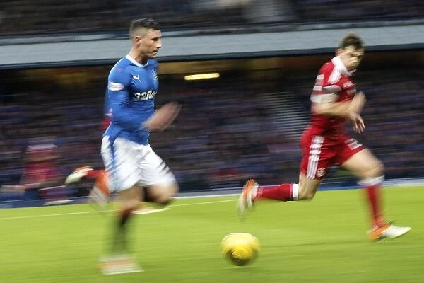 Rangers vs Aberdeen: Michael O'Halloran Charges Forward in Intense Ladbrokes Premiership Clash at Ibrox Stadium