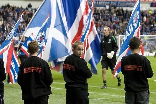 Rangers vs Hibernian: Flag-Bearing Battle at Ibrox Stadium - Clydesdale Bank Premier League (1-1)