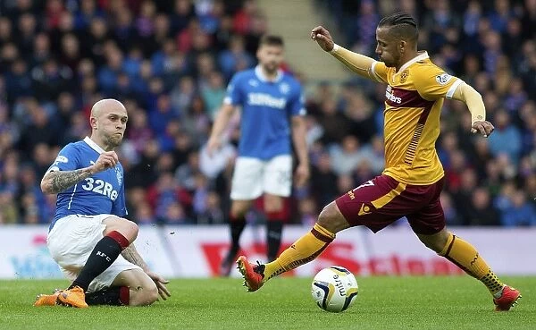 Rangers vs Motherwell: Nicky Law vs Lionel Ainsworth - Intense Rivalry at Ibrox Stadium (Scottish Play-Off Final First Leg, 2003)