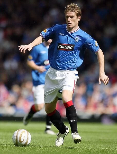 Steven Davis in Action: Rangers vs Falkirk, Scottish Premier League, Ibrox, Glasgow