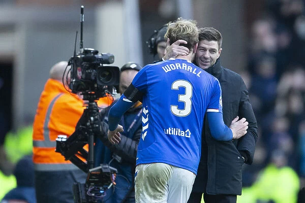 Steven Gerrard Consoles Joe Worrall: A Moment of Emotion at Ibrox Amidst the Rangers-Celtic Rivalry (Scottish Premiership)