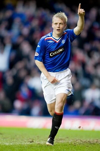 Steven Naismith's Game-Winning Goal: Rangers Triumph Over Dundee United (2-0) in the Scottish Premier League at Ibrox