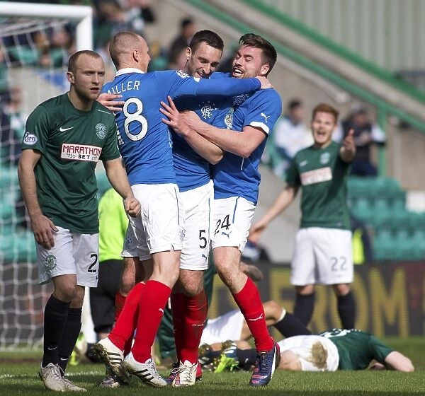 Thrilling: Lee Wallace's Euphoric Goal Celebration vs. Hibernian in Scottish Championship