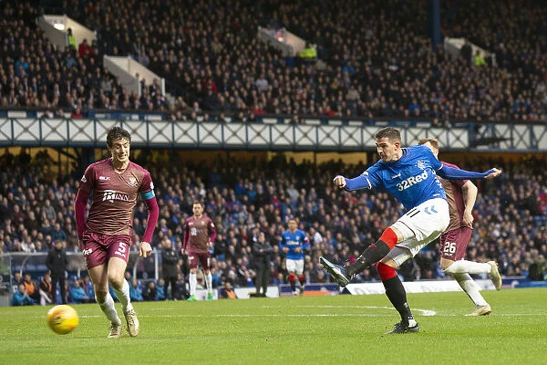 Thrilling Moment: Kyle Lafferty's Ibrox Goal Attempt in Scottish Premiership Clash vs. St. Johnstone