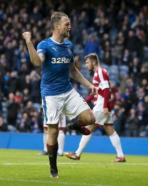 Thrilling Scottish Cup Quarterfinal: Clint Hill Scores the Decisive Goal for Rangers at Ibrox Stadium (2003) - Scottish Cup Victory
