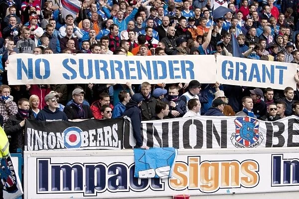 The Unyielding Battle of Ibrox: Rangers Fans Unwavering Support (0-0) - Rangers vs Motherwell