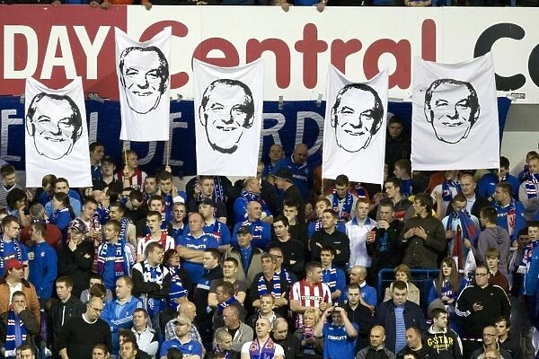 Walter Smith's Rangers: 2-0 Victory Over Dundee United with Unwavering Fan Support (Ibrox)