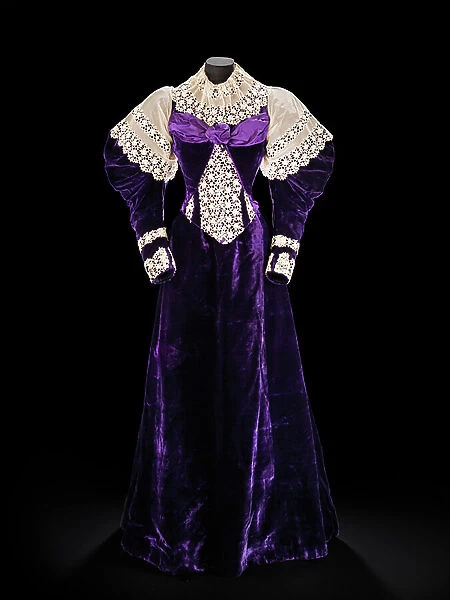 COSTUME: dress, Simpson, Hunter & Young, Scotland, Glasgow, late 1890s (velveteen, lace)