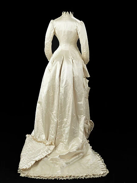COSTUME: dress: wedding dress, Fraser Sons & Co, Scotland, Glasgow, 12 Buchanan Street (place of manufacture), 1883 (silk, cotton)