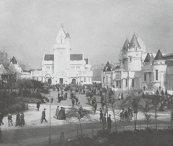 Scottish Exhibition, Glasgow, 1911: The Kelvin Hall and Fountain Court (b / w photo)