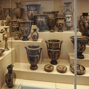 Greek art. Magna Graecia. Amphorae decorated. National Museu