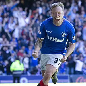 Scott Arfield's Thriller: Rangers vs Celtic - The Unforgettable Ibrox Goal (Scottish Premiership)