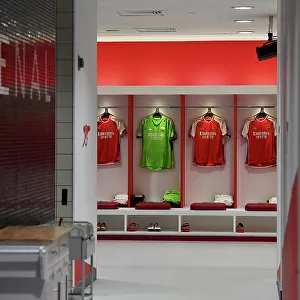 Arsenal FC: Unity in the Dressing Room - Preparing for Battle against Sevilla, UEFA Champions League 2023/24