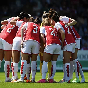 Arsenal Women Huddle Before Kick-off Against Aston Villa in FA WSL (2022-23)