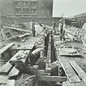 East Hill Estate: construction of Peterhead House in progress, London, 1936 (b / w photo)