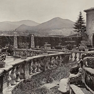 Villa Lante, Bagnaia, Inner Circle of the Fountain (b / w photo)