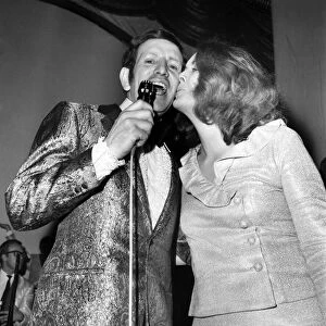 Bob Anthony who became the new world non stop singing record holder managed to continue