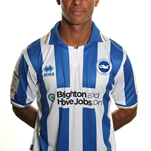 Focused Midfielder Liam Bridcutt: Ready for Action with Brighton & Hove Albion